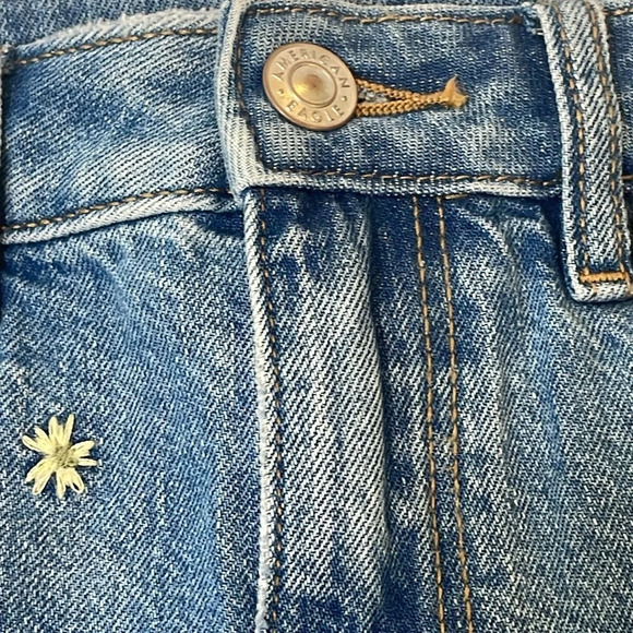 American Eagle AE Jean Shorts Distressed Flower Embroidery Women Juniors Size 0 - Picture 3 of 16